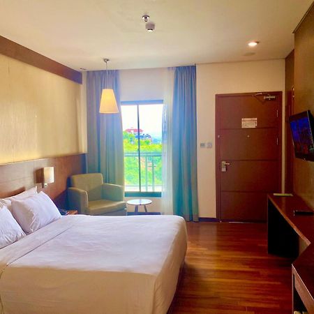 Oak Tree Emerald Hotel & Coventions Semarang Kültér fotó