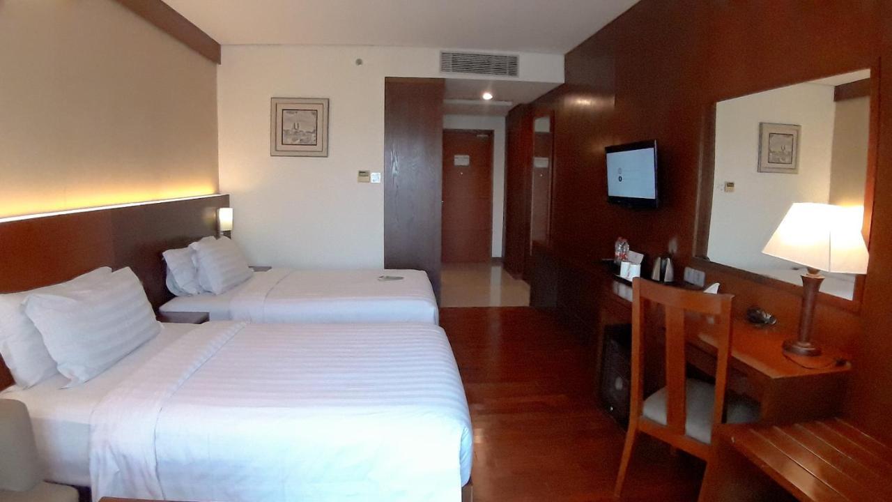 Oak Tree Emerald Hotel & Coventions Semarang Kültér fotó