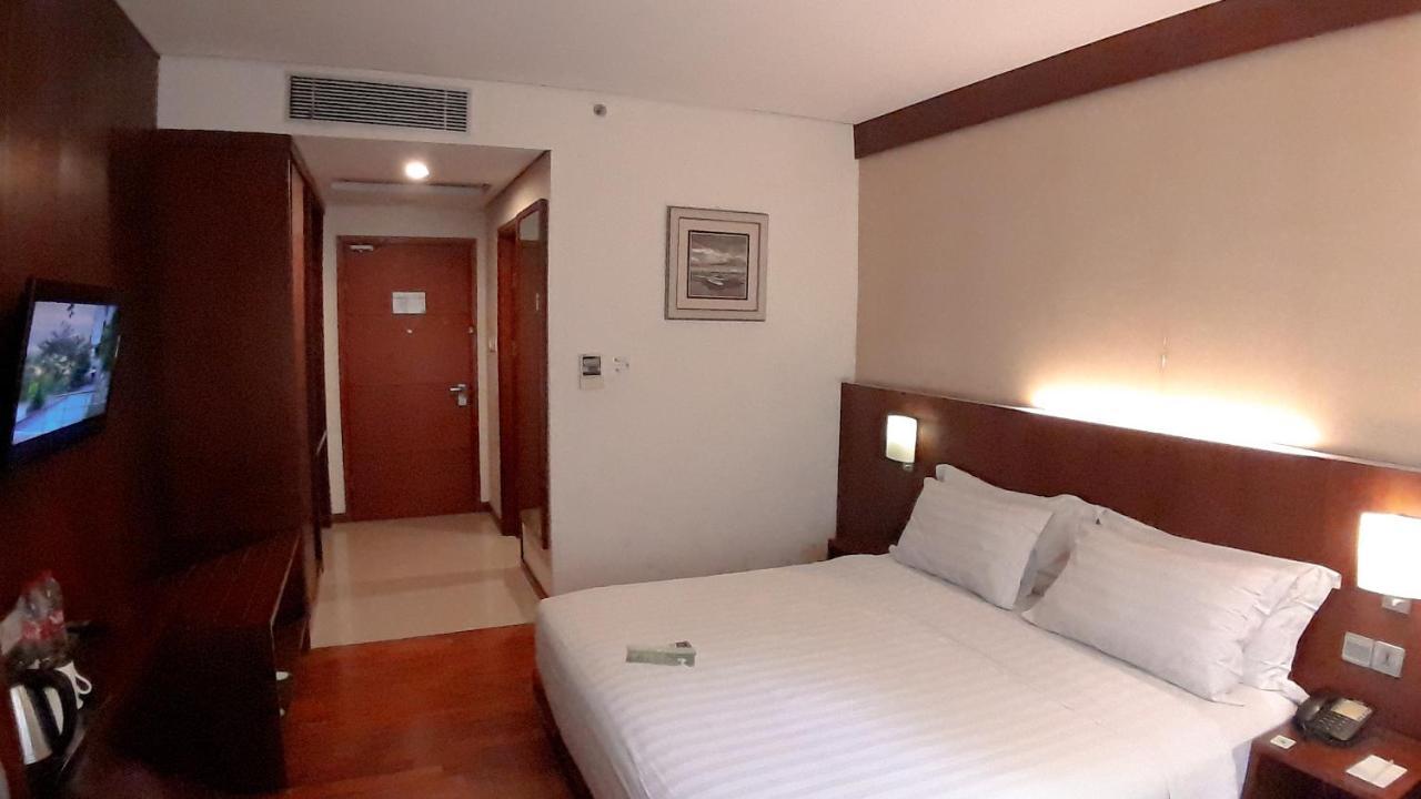 Oak Tree Emerald Hotel & Coventions Semarang Kültér fotó