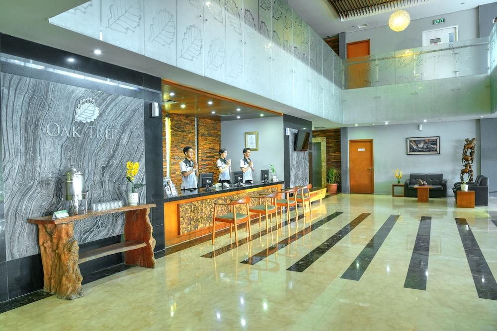 Oak Tree Emerald Hotel & Coventions Semarang Kültér fotó