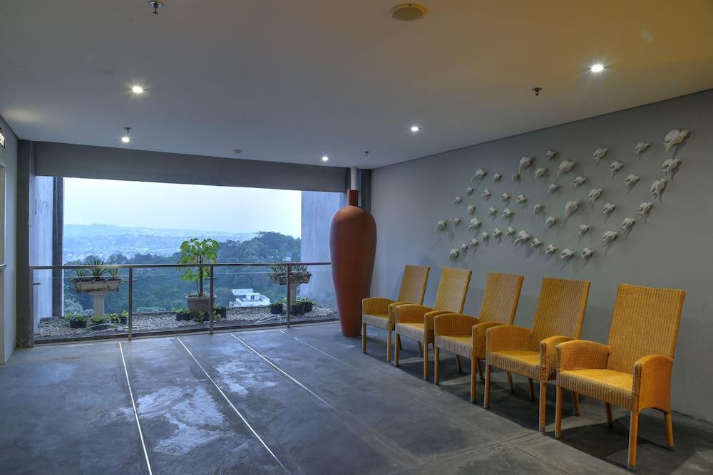 Oak Tree Emerald Hotel & Coventions Semarang Kültér fotó