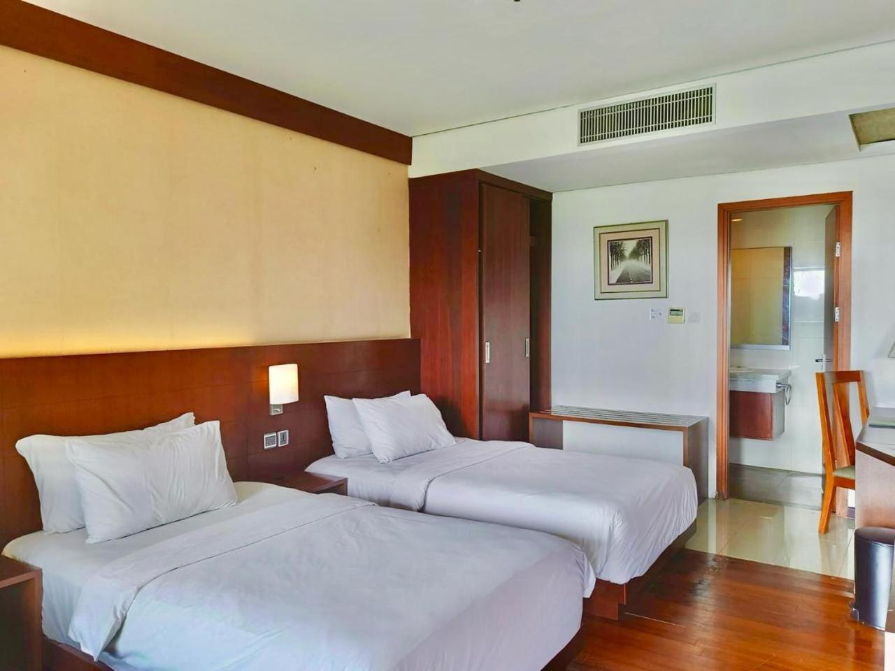 Oak Tree Emerald Hotel & Coventions Semarang Kültér fotó