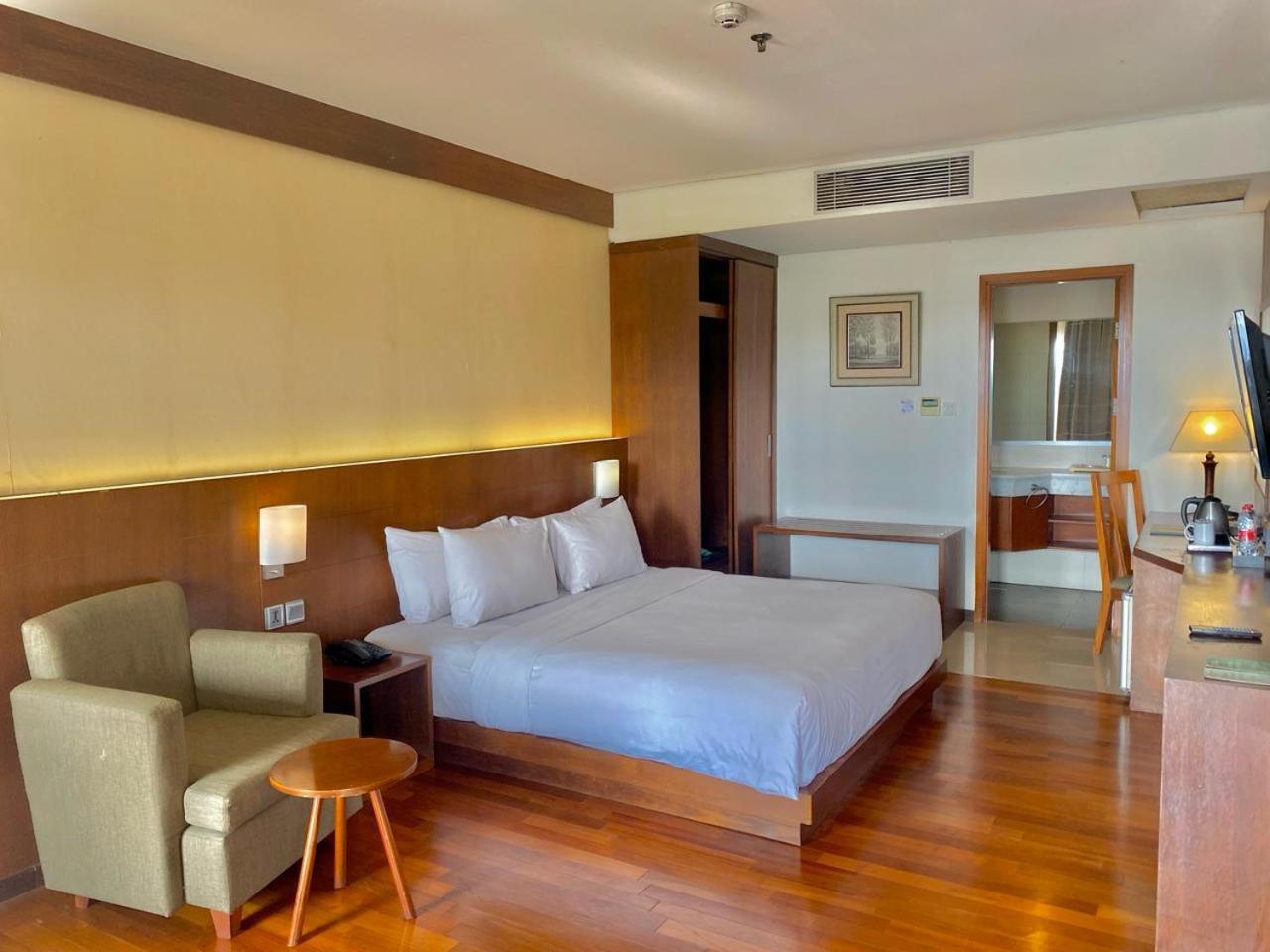 Oak Tree Emerald Hotel & Coventions Semarang Kültér fotó