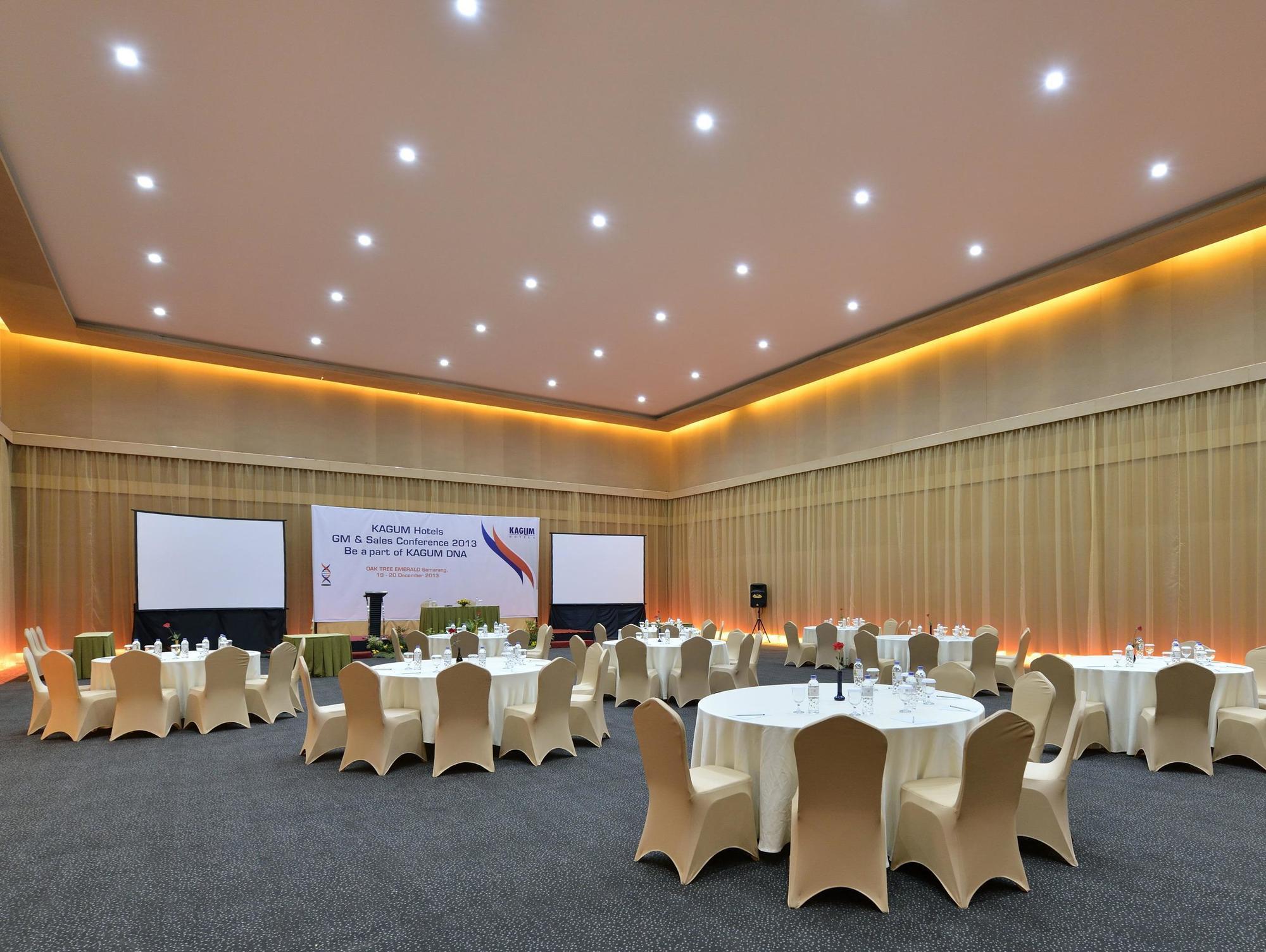 Oak Tree Emerald Hotel & Coventions Semarang Kültér fotó