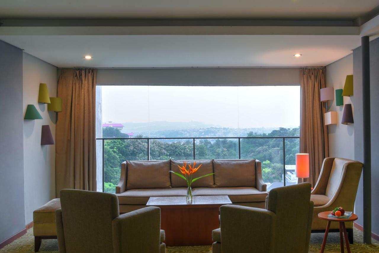Oak Tree Emerald Hotel & Coventions Semarang Kültér fotó